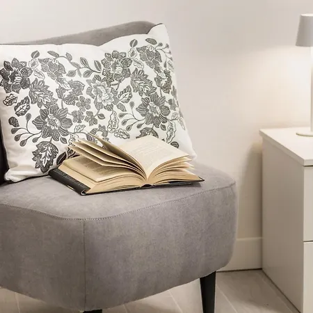 Borghi Station House *